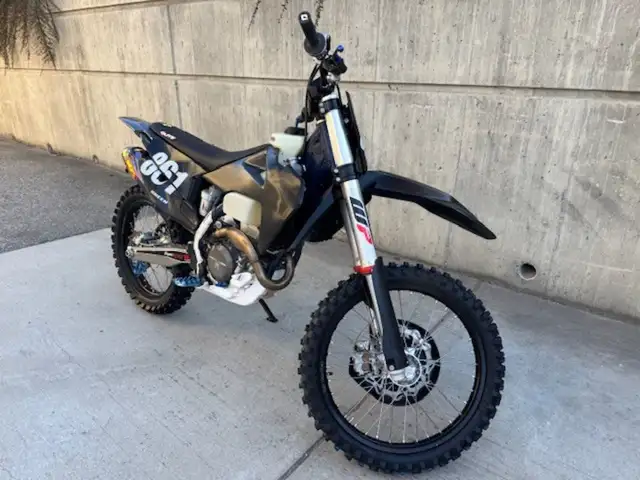 2022 Husqvarna FC 250 Rockstar Edition 250 in Dirt Bikes & Motocross in Strathcona County - Image 3
