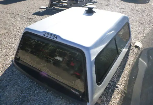 2009 - 2018 Dodge Ram 6'4 PS2 Bright Silver Leer180 Truck Cap in Other Parts & Accessories in Kitchener / Waterloo - Image 4