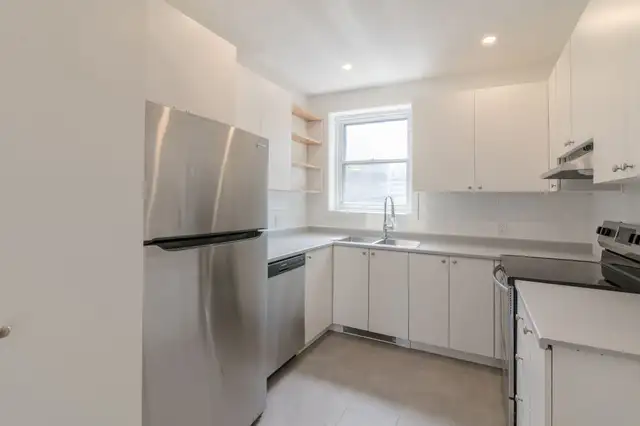 modern 2 bedroom apartment   den, near Concordia - ID 2841