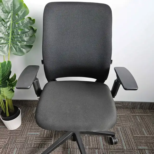 Steelcase Amia ergonomic office chair Free delivery in Chairs & Recliners in City of Toronto - Image 3