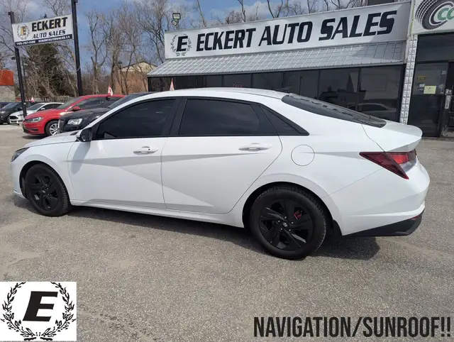 2023 Hyundai Elantra PREFERRED IVT WITH TECH PACKAGE/SUNROOF!!