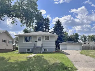 579 - 25th Street East - Prince Albert, SK $199,900 MLS® SK037763 Welcome to this 792 square foot bu...
