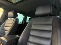 2007 Volkswagen Touareg a rare find in this condition for the year. * 234,352 KM * Clean Carfax No A... (image 5)