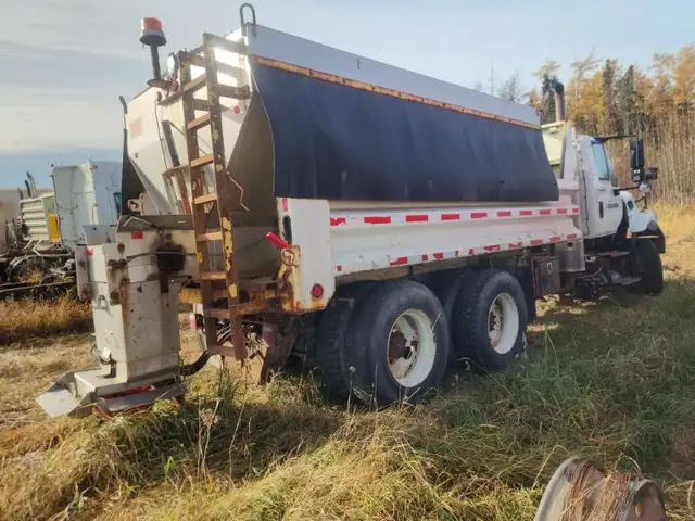 2014 INTERNATIONAL 7500 SBA SNOW PLOW FOR PARTS BOX IS SOLD in Heavy Equipment Parts & Accessories in Edmonton - Image 3