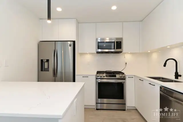 Modern & Bright 1-Bed Condo for Rent in Heart of Latimer Village in Long Term Rentals in Abbotsford - Image 10