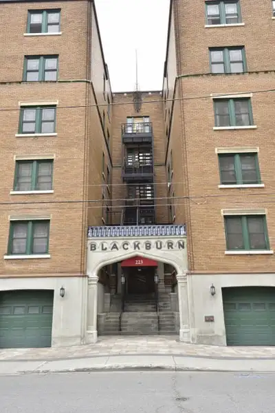 Located on Somerset Street between Elgin and Metcalfe, the Blackburn Building is a distinguished her...