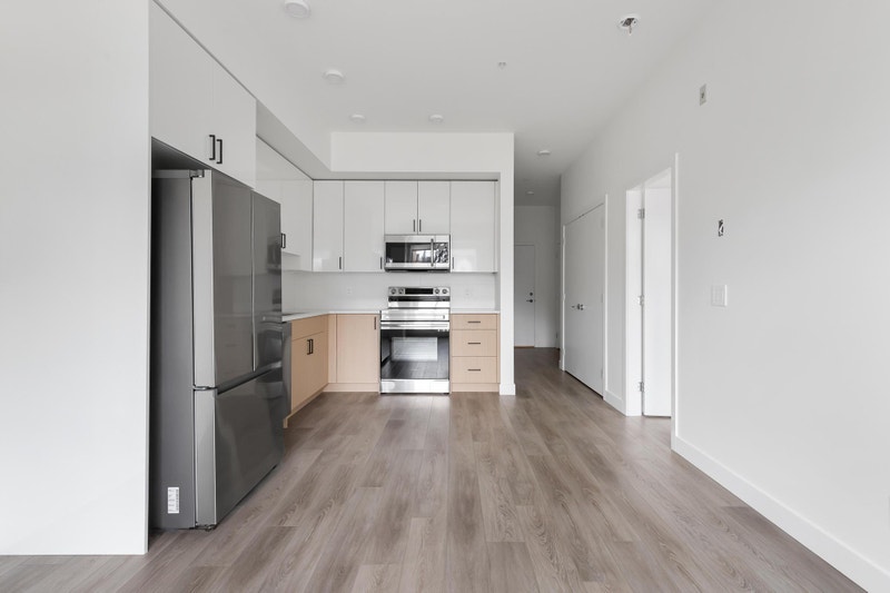 Studio + Den available OPEN HOUSE FMR Free + 250 Call Now! Long