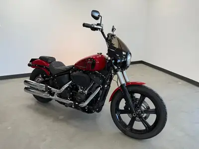 2023 Harley Davidson Street Bob 114ci ONLY 5,800 km - Front Sport Fairing - 6in. Handle Bar Risers F...