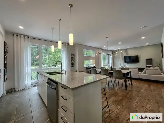 $684,900 - Townhouse for sale in Cantley63236186572545123