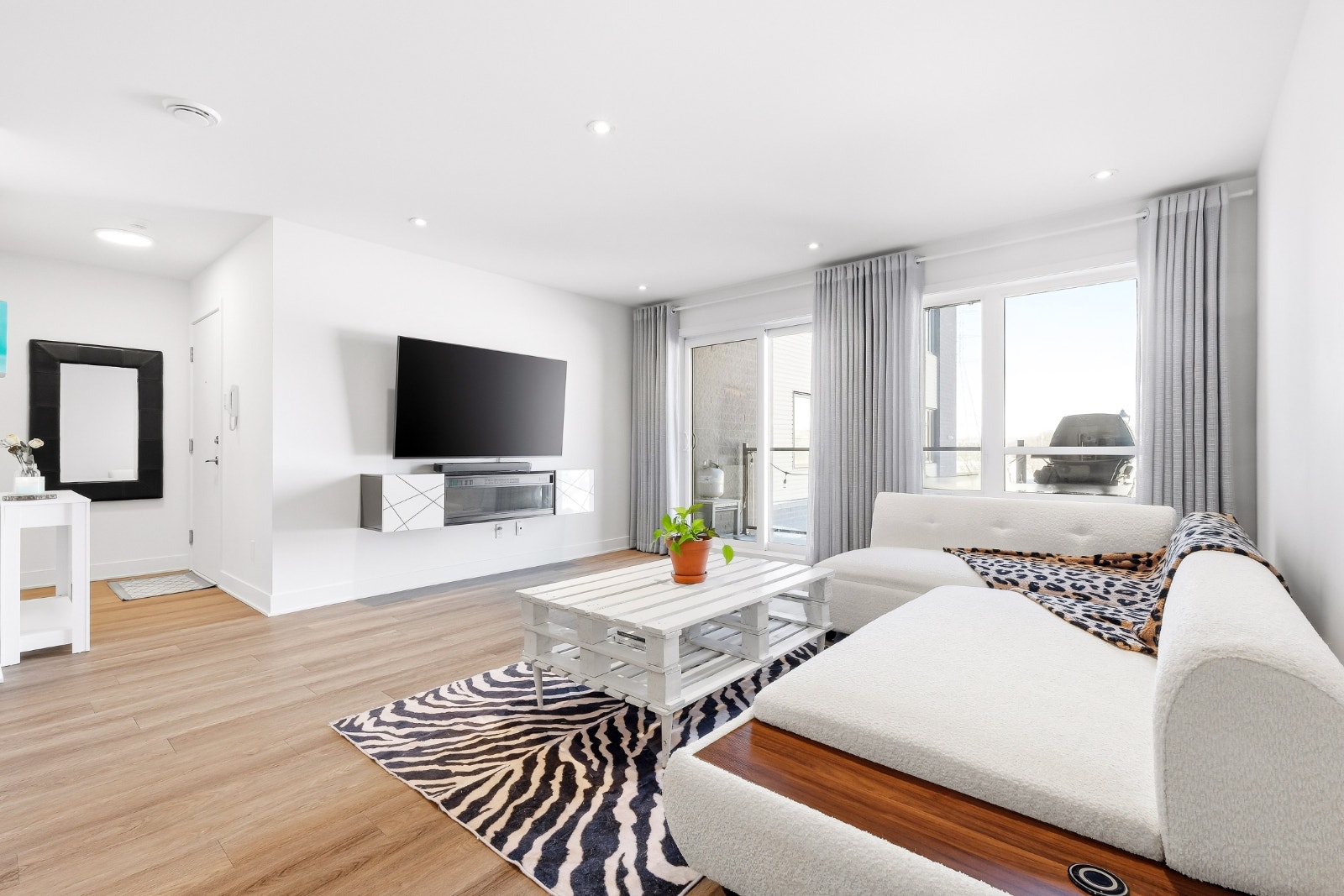 4.5 St-Constant disponible maintenant et animaux acceptés — photo 1