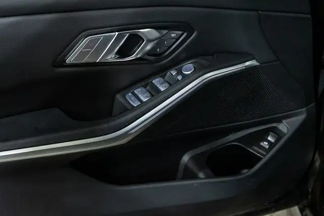 2023 BMW 3 Series 330i xDrive | M Sport | Accès confort in Cars & Trucks in City of Montréal - Image 19