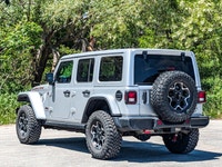 Dynamic Gas/Electric V-6 engine - Advanced navigation and premium audio - Comprehensive safety featu... (image 8)