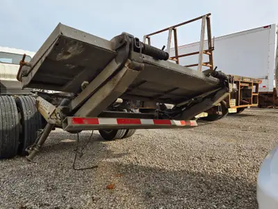 Maxon TE-33L Dual Piston Lift Gate For Sale - Capacity: 3300 lbs. - Used - May have some cosmetic bl...