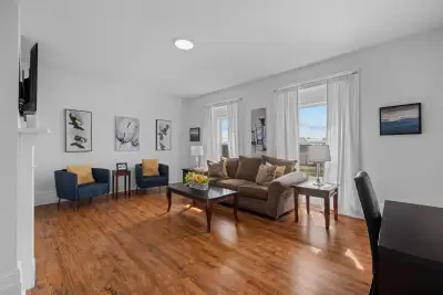 Winter Rental Available Now - April 1st Deluxe and spacious 1 bedroom apartment located in a quiet r...