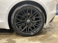 Le Jaguar F-TYPE 2019 décapotable offert chez AutoStudio 72 à Mirabel propose une présentation nette... (image 2)