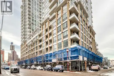 The Waterfront buildings offer a premier riverfront location and outstanding shared amenities, inclu...