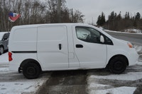 Clean Carfax, Backup Camera, Bluetooth, Power locks and mirrors, Cruise Control, Divider, Shelving,... (image 5)