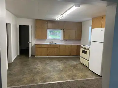 R39//Carman/Discover your new home with this well-maintained rental house available for just $1,275...