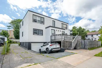 ARI Properties is proud to present this spacious 3 bedroom apartment located on Percy Street in Hali...