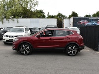 Sunroof, Blind Spot Detection, Aluminum Wheels, Heated Seats, NissanConnect! This Nissan Qashqai is... (image 2)