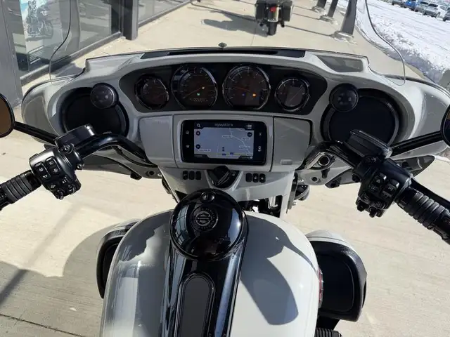 2020 Harley-Davidson FLHTKSE - CVO Limited in Sport Touring in Saskatoon - Image 11