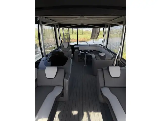 2023 Legend V-Series Aqua Tower Sport Pro w/ full enclosure, 115 in Powerboats & Motorboats in New Glasgow - Image 9