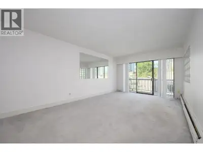 Top floor, west facing condo in a superb Central Lonsdale location! This 1 Bed, 1 Bath, 643 Sq Ft un...