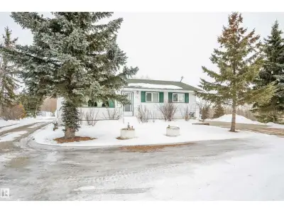 Enjoy peaceful country living in Parkview Ridge Estates! Only 10 minutes to Ardrossan, 15 minutes fr...