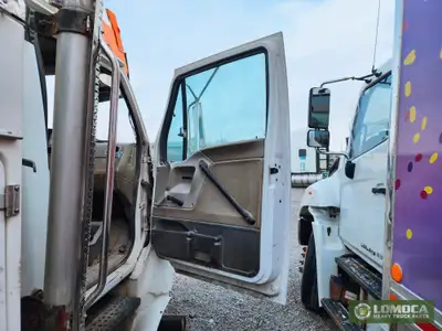 2002 Sterling M8500 Acterra Door - Used - Passenger Side - Window, Interior trim panel, window crank...