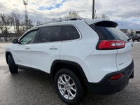 2016 JEEP CHEROKEE NORTH EDITION 4WD ONLY 151,493KM PHENOMENAL SHAPE ONLY $178.08 BI WEEKLY WITH $0... (image 4)