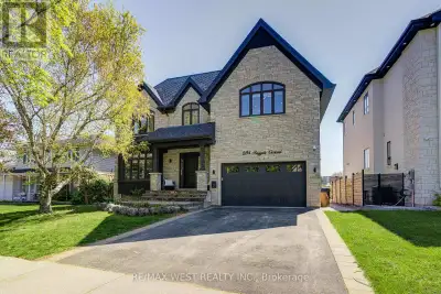 Unique great family home backing onto Sheridan Park. No Rear Neighbours. custom built home. 10 foot...