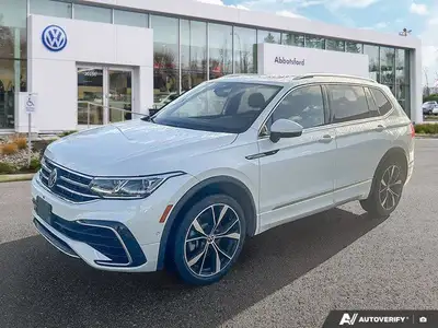 This Volkswagen Tiguan delivers a Intercooled Turbo Regular Unleaded I-4 2.0 L/121 engine powering t...