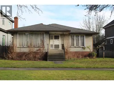 Incredible opportunity to own one of the largest building lots currently available on the market. Si...