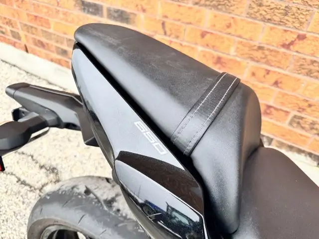 2020 Kawasaki Ninja 650 ABS **ONLY 2,000 KM** in Sport Bikes in Markham / York Region - Image 18