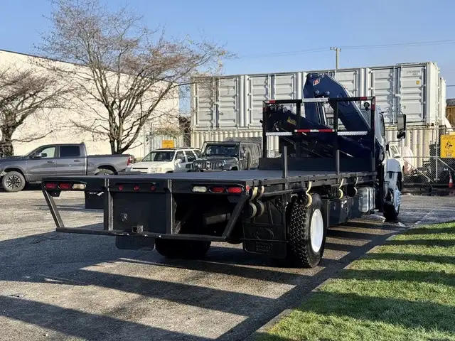 2015 Hino 358 22 Foot Dump Flatdeck with Amco Veba Crane and Air in Heavy Trucks in Regina - Image 13