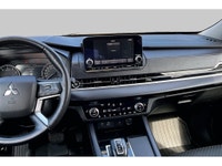 2024 Mitsubishi Outlander SE 4WD A top-performing 7-passenger SUV with AWD capability, Apple CarPlay... (image 4)