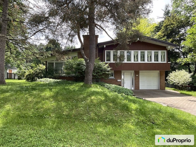 $885,000 - Split Level for sale in Mont-St-Hilaire — photo 1