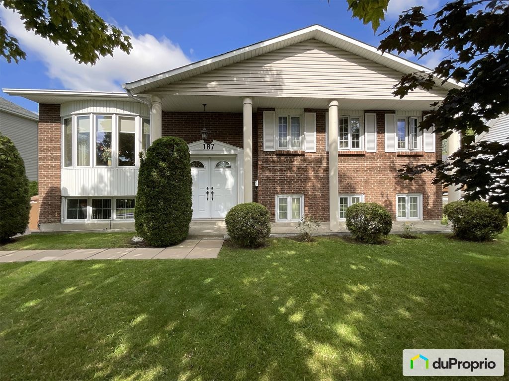 $675,000 - Bungalow for sale in Boisbriand — photo 1