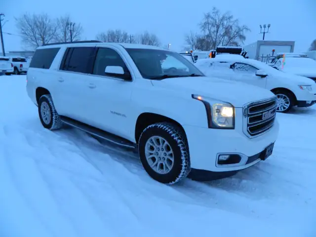 2017 GMC Yukon XL 8 PASS  /4X4 in Cars & Trucks in Edmonton - Image 2
