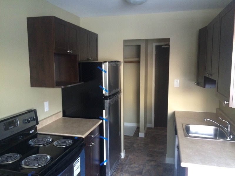 MONTEGO MANOR 383 GERTRUDE AVE LG 1BR AVAILABLE 3