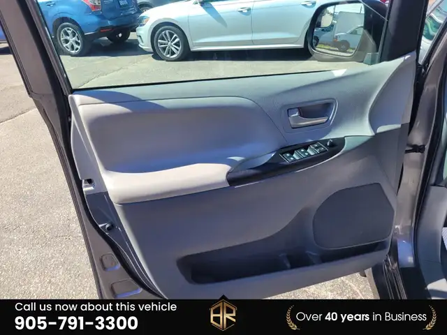 2018 Toyota Sienna LE | AWD | Power doors in Cars & Trucks in Mississauga / Peel Region - Image 27