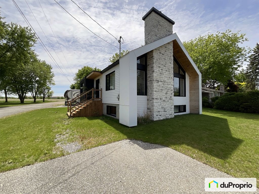 $669,000 - Bungalow for sale in St-Denis-sur-Richelieu — photo 1