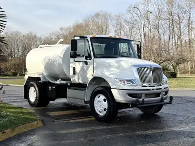 2017 International DuraStar 2017 International Durastar 4300 2,000 Gallon / 7,570 Litres Capacity Wa...