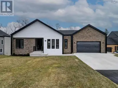 Welcome to the Knolls of Glen Arbour where modern living meets comfort in this beautifully construct...