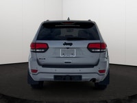 Make a bold, blacked-out statement with this 2021 Jeep Grand Cherokee Altitude. This popular trim le... (image 4)