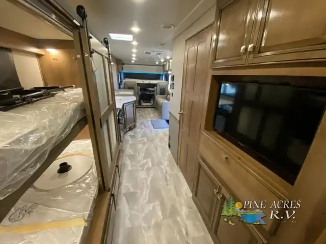 2021 Holiday Rambler Admiral 34J only 13 Milles in RVs & Motorhomes in Moncton - Image 44