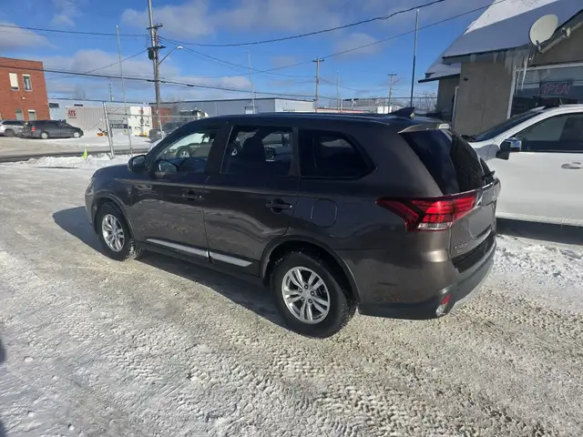 2017 Mitsubishi Outlander ES AWD in Cars & Trucks in Sudbury - Image 3