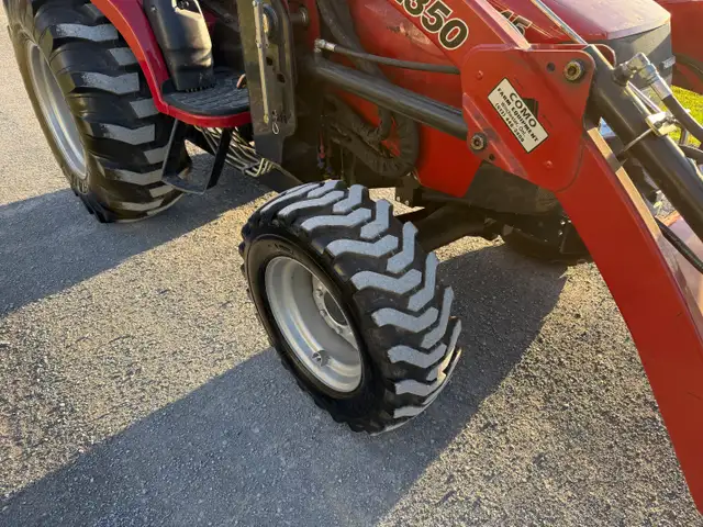 2011 CASE Farmall 45 45hp Tractor/Loader , Low Hrs Nice !! in Farming Equipment in Ottawa - Image 6