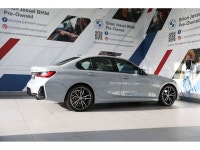 Sunroof, Heated Seats, Apple CarPlay, Navigation, Blind Spot Detection, Lane Departure Warning, Forw... (image 3)