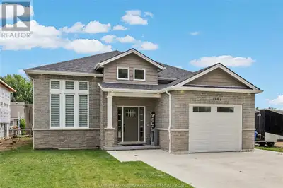 STUNNING NEW CONSTRUCTION, BUILT IN 2023, IN A SOUGHT-AFTER MATURE FAMILY NEIGHBOURHOOD. THIS BEAUTI...